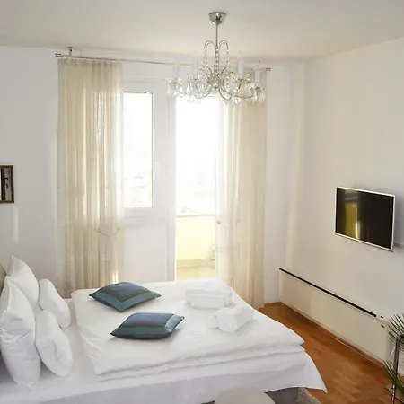 Crystal Apartment *