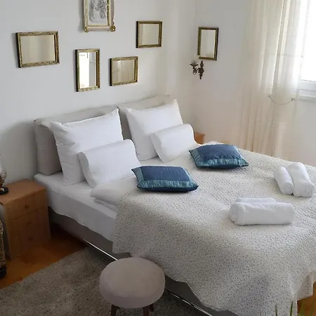 Crystal Apartment *