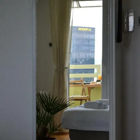Crystal Apartment *