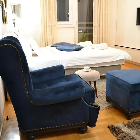 Crystal Apartment *